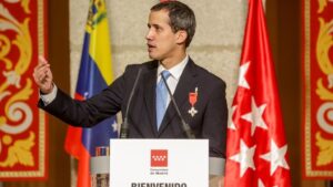 El presidente de la Asamblea Nacional Venezolana, Juan Guaidó, en el acto de la Comunidad de Madrid donde recibe la Medalla Internacional de la Comunidad de Madrid