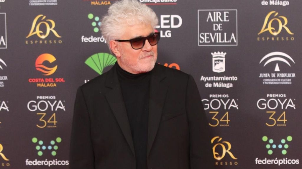 director Pedro Almodóvar, posa en la alfombra roja de la XXXIV edición de los Premios Goya
