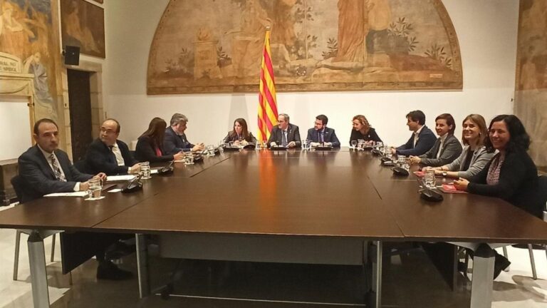 El presidente de la Generalitat, Quim Torra, encabeza la reunión de la mesa de diálogo de partidos catalanes