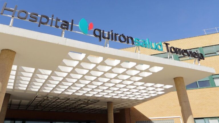 Acceso principal del Hospital Quirónsalud Torrevieja