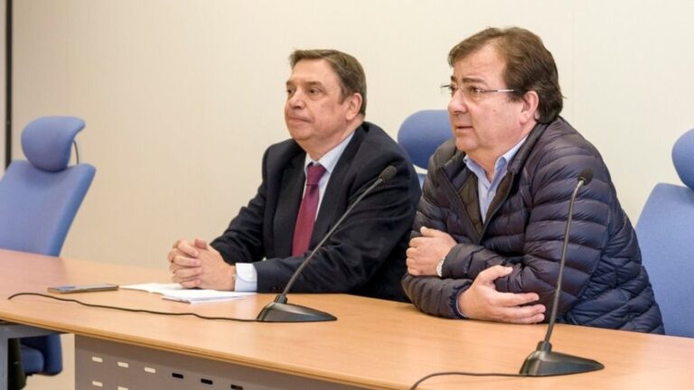 Luis Planas y Guillermo Fernández Vara en rueda de prensa en la apertura de Agroexpo 2020 en Don Benito