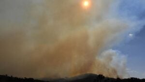 Un incendio forestal a 30 kilómetros al sur de Canberra
