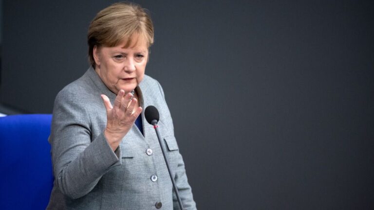 La canciller alemana, Angela Merkel, durante su intervención en el Bundestag