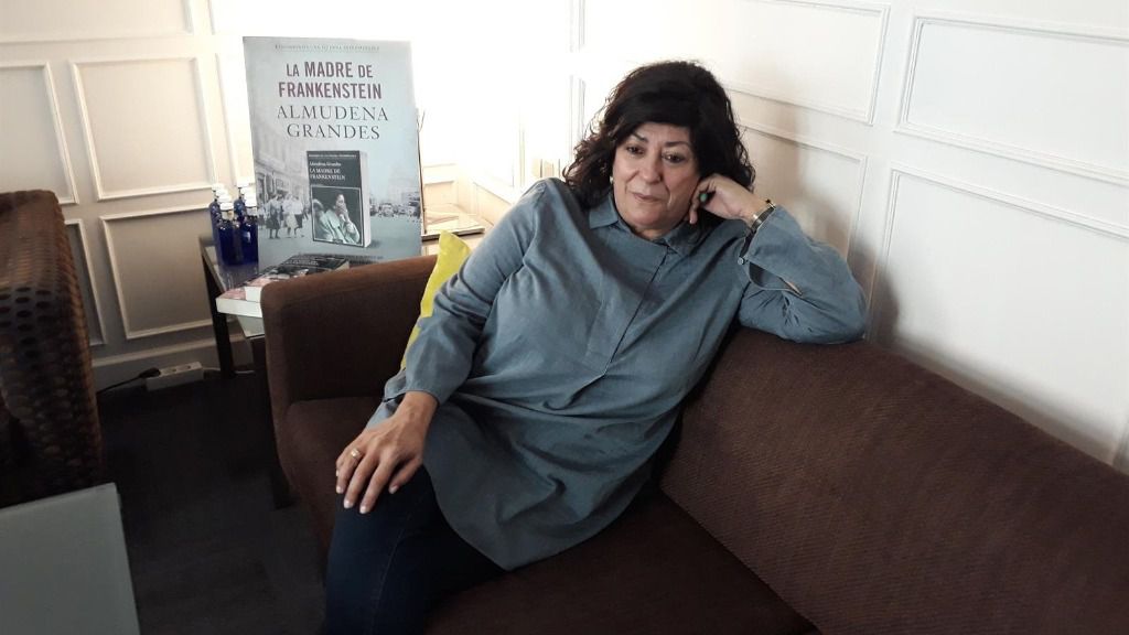 La escritora Almudena Grandes presenta su nueva novela 'La madre de Frankenstein'