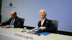 La presidenta del BCE, Christine Lagarde, y el vicepresidente, Luis de Guindos