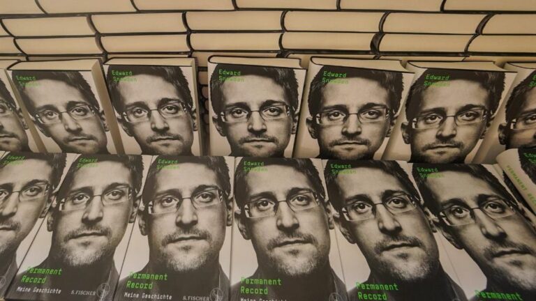 Libro de Edward Snowden