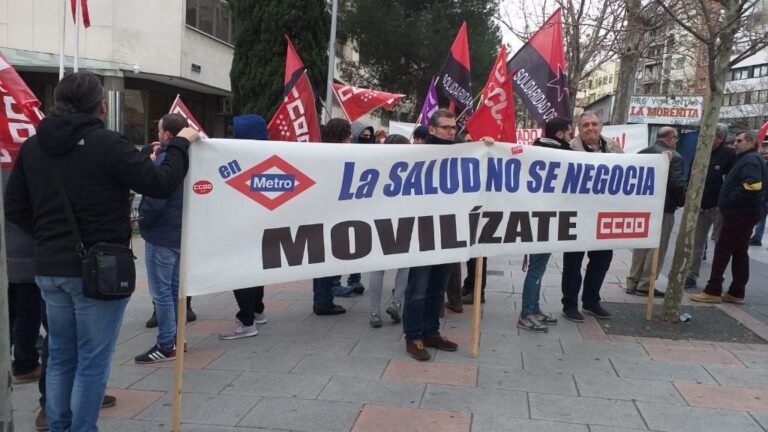 Concentración de trabajadores de Metro en los Juzgados de Plaza Castilla ante el problema del amianto