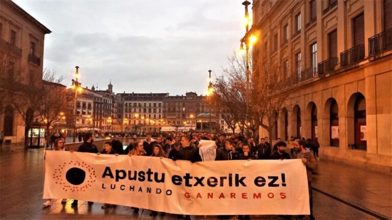 Manifestación en Pamplona en contra de las casas de apuestas