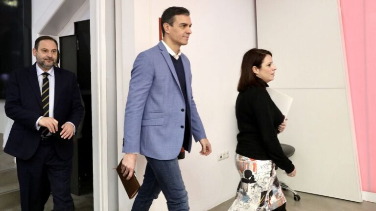 Pedro Sánchez, José Luis Ábalos y Adriana Lastra