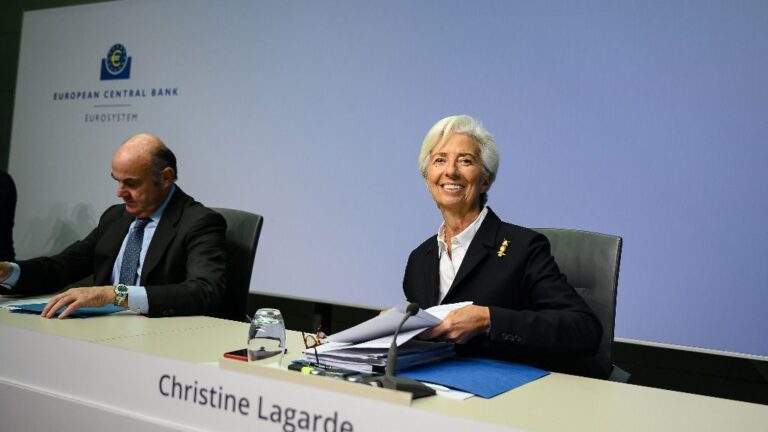 La presidenta del BCE, Christine Lagarde, y el vicepresidente, Luis de Guindos