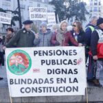 Varios pensionistas movidos por la plataforma de pensionistas en una manifestación anterior ante el Congreso
