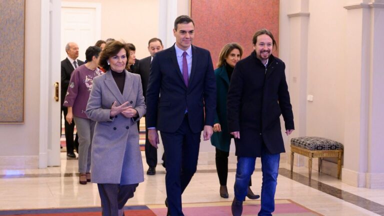 Pedro Sánchez, Pablo Iglesias y Carmen Calvo.