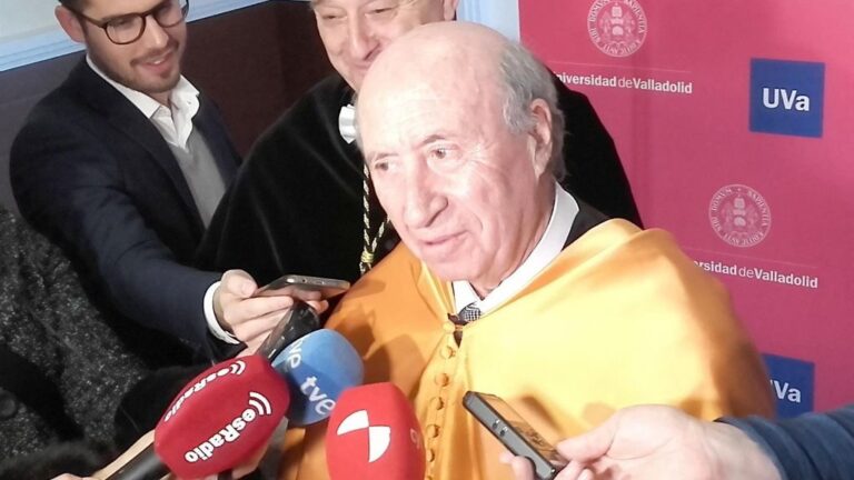 Peridis instantes antes de ser investido Doctor Honoris Causa, 22-3-18