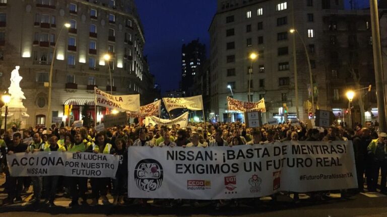 Unos 1.300 trabajadores de Nissan se concentran en Barcelona para exigir un plan industrial