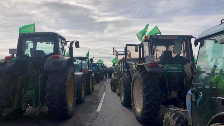 Cortes de carreteras por parte de los agricultores extremeños