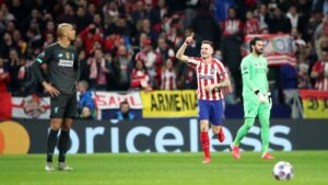 Saúl celebra el gol de la victoria ante el Liverpool