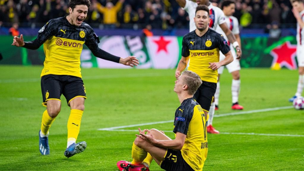 El jugador del Borussia Dortmund Erling Haaland celebra uno de sus goles ante el PSG