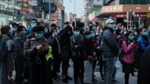 Los sanitarios de Hong Kong se declaran en huelga para presionar al Gobierno para que cierre la frontera con China debido a la expansión del coronavirus