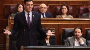 El presidente del Gobierno, Pedro Sánchez, responde a la pregunta del presidente del PP