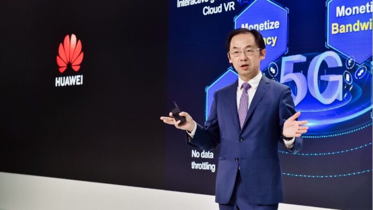 Ryan Ding, presidente de unidad de negocio de Carrier de Huawei, en un evento de la empresa en Londres