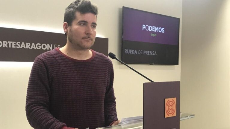 El portavoz de Podemos Aragón, Nacho Escartín