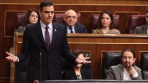 El presidente del Gobierno, Pedro Sánchez, responde a la pregunta del presidente del PP