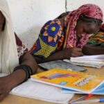 Niñas estudiando en Chad