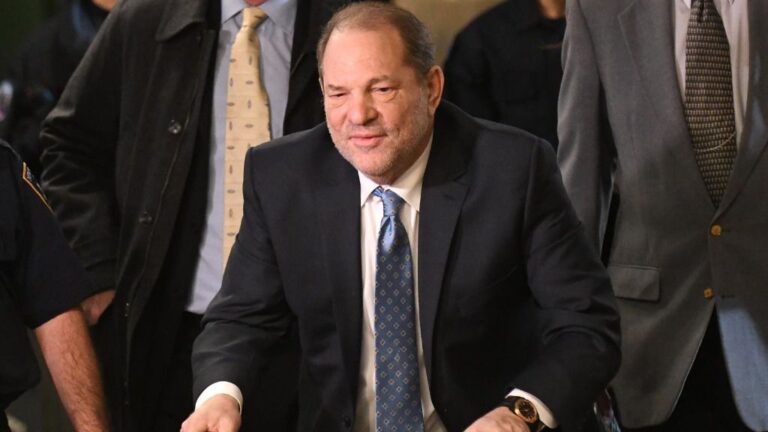 Harvey Weinstein entrando en la Corte Suprema de Nueva York