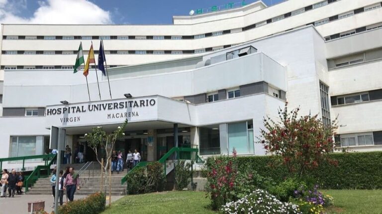 Fachada del Hospital Macarena de Sevilla