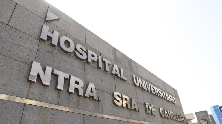 Entrada al Hospital de Nuestra Señora de la Candelaria (Santa Cruz de Tenerife)