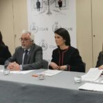 Nagore Azuabarrena, Melchor Izquierdo, Itziar Francín y Teresa Arnal durante la presentación del informe sobre igualdad de género en la profesión de Arquitectura Técnica