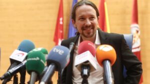 El vicepresidente segundo del Gobierno y ministro de Derechos Sociales y Agenda 2030 de España, Pablo Iglesias, minutos antes de intervenir en el acto 'Reaccionarismo y fascismo en el siglo XXI'