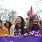 La ministra de Igualdad, Irene Montero (centro), en la manifestación del 8M (Día Internacional de la Mujer), en Madrid a 8 de marzo de 2020