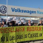 Concentración de LAB frente a Volkswagen Navarra