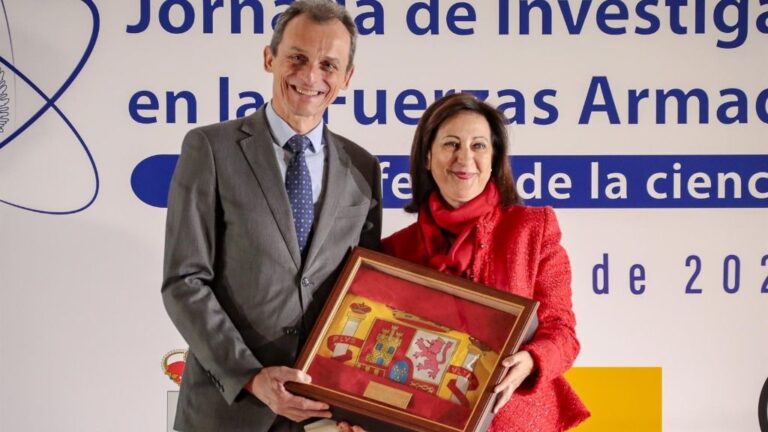 Los ministros de Ciencia e Innovación, Pedro Duque; y de Defensa, Margarita Robles