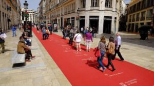 Festival Cine Málaga, alfombra, roja, turistas, pasean, alfombra, Larios