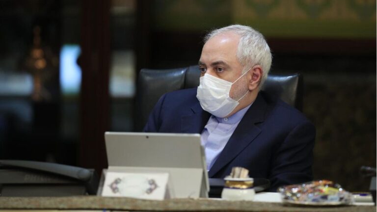 Mohamad Yavad Zarif con mascarilla