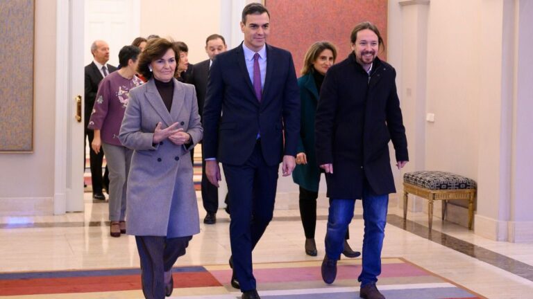 Pedro Sánchez, Pablo Iglesias y Carmen Calvo.