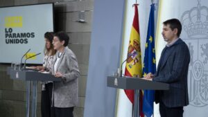 La secretaria de Estado de Cooperación, Ángeles Moreno, la ministra de Asuntos Exteriores, UE y Cooperación, Arancha González Laya y el director general de españoles en el Exterior y Asuntos Consulares, Juan Duarte