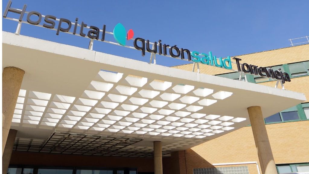 Acceso principal del Hospital Quirónsalud Torrevieja