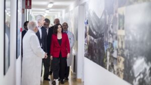 La presidenta de la Comunidad de Madrid, Isabel Díaz Ayuso, junto al consejero de Sanidad, Enrique Ruiz Escudero.