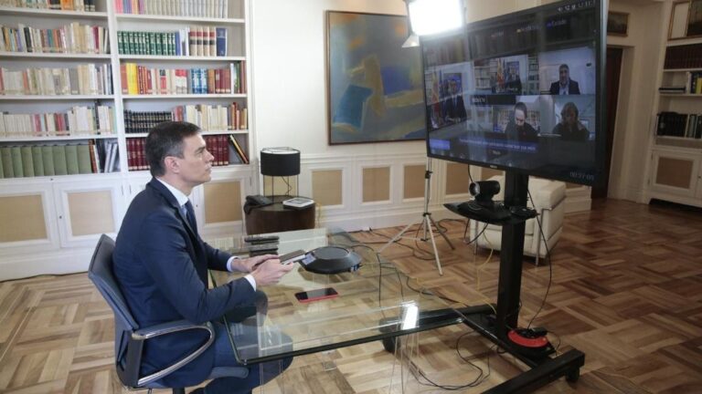 El presidente del Gobierno, Pedro Sánchez, preside por videoconferencia la reunión interministerial para el seguimiento de medidas por el coronavirus