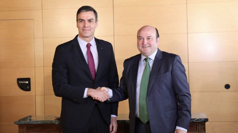 Pedro Sánchez y Andoni Ortuzar