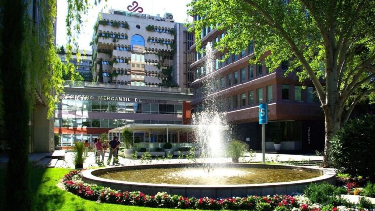 Edificio de Corporación Financiera Alba en el Paseo de la Castellana de Madrid