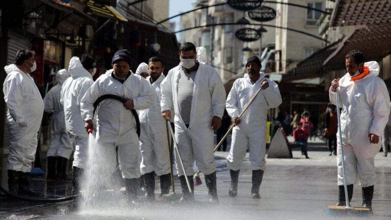 Trabajos de desinfección en Turquía durante la pandemia de coronavirus