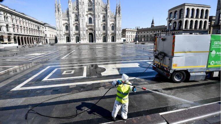 Plaza del Duomo de Milán coronavirus italia