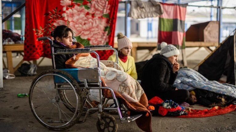 Refugiados sirios en la ciudad turca de Edirne a la espera de poder cruzar hacia Grecia