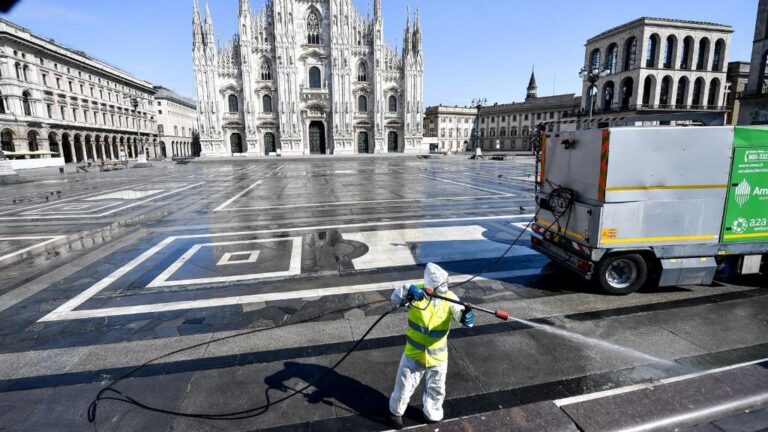 Plaza del Duomo de Milán coronavirus italia