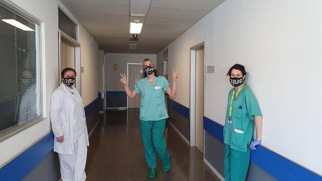 Obús donan mascarillas al Hospital Infanta Leonor de Vallecas