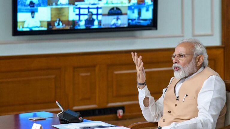 Narendra Modi encabeza una reunión con ministros
